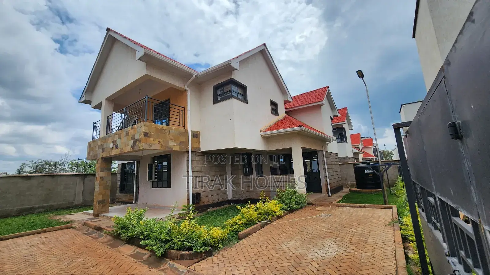 4bdrm Bungalow in Windsor Annex 2, Kenyatta Road / Theta for rent