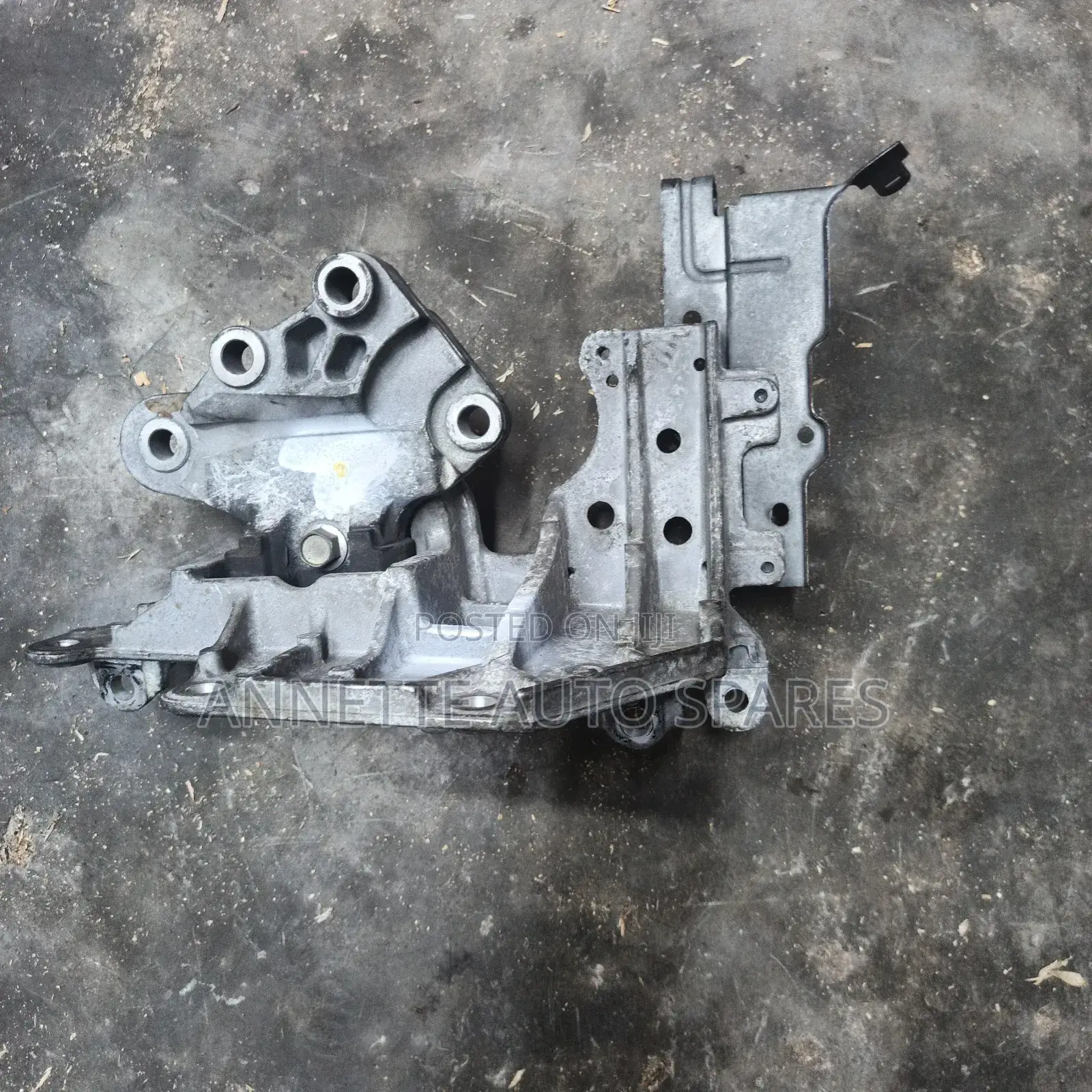 Nissan Xtrail T32 Engine Mountain