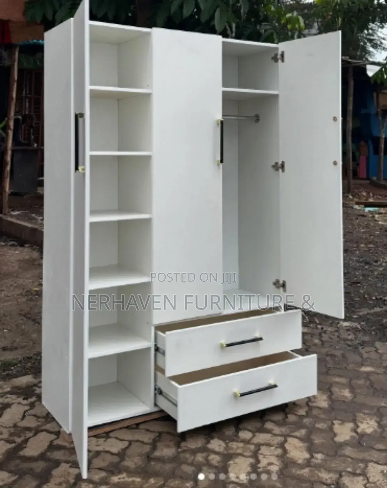 Modern Wardrobe-- Neat and Classy