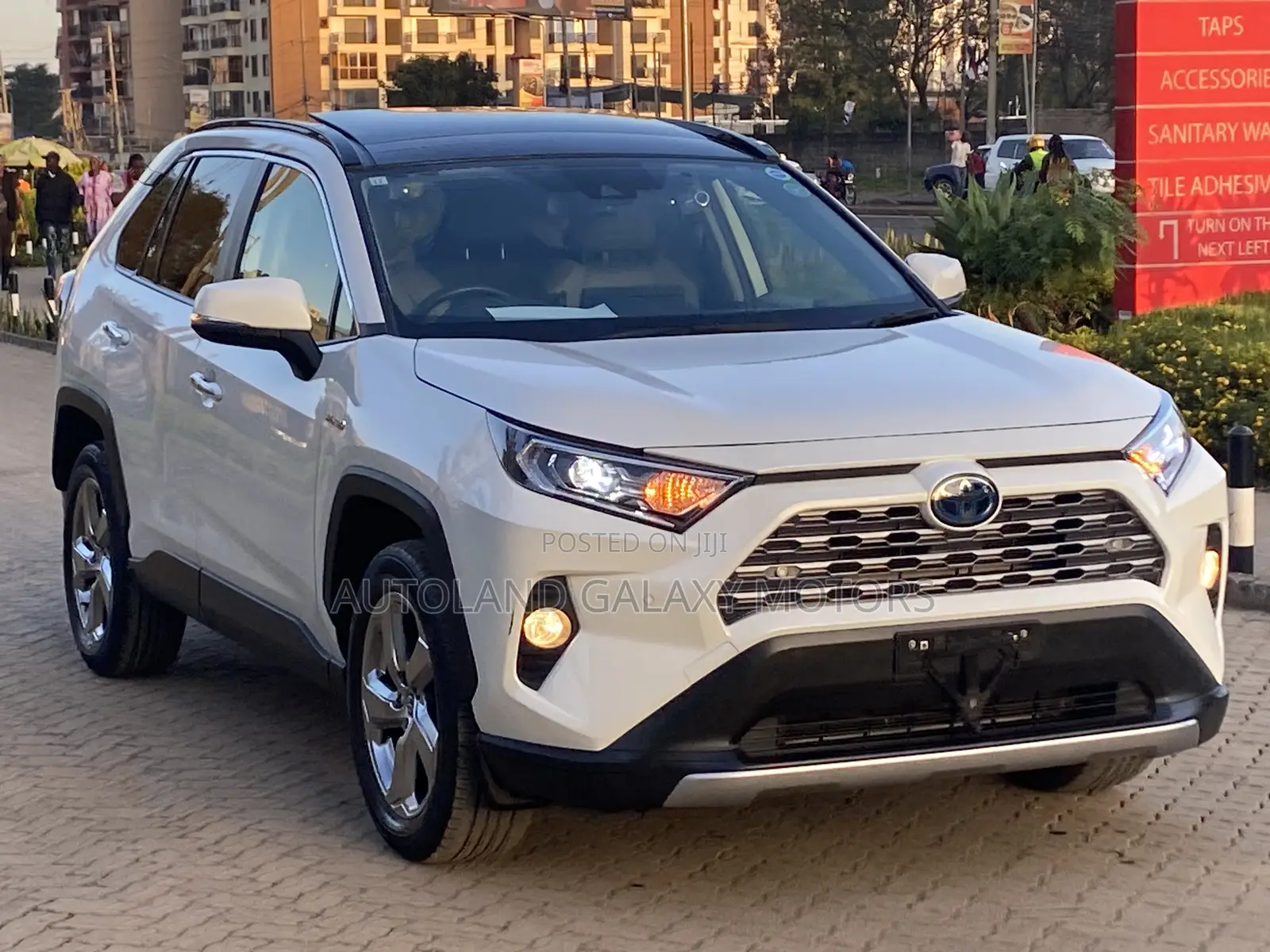 Toyota RAV4 Hybrid 2019 White