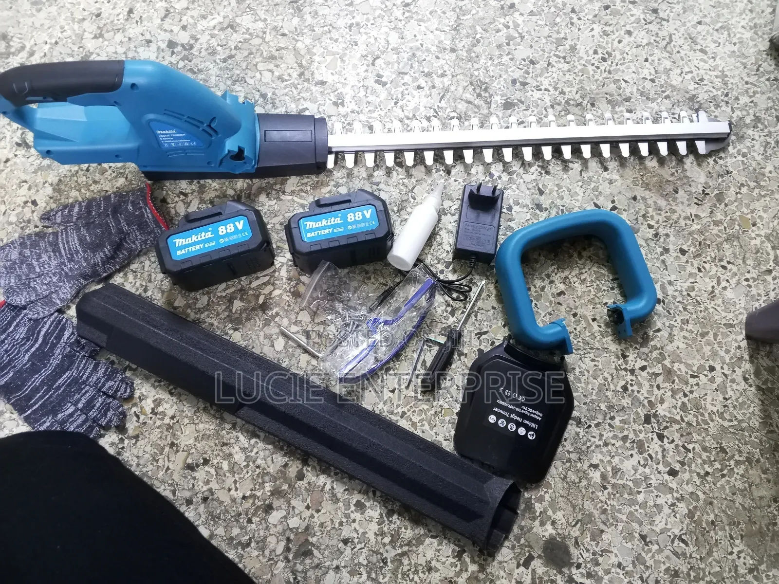 Makita Cordless Hedge Trimmer