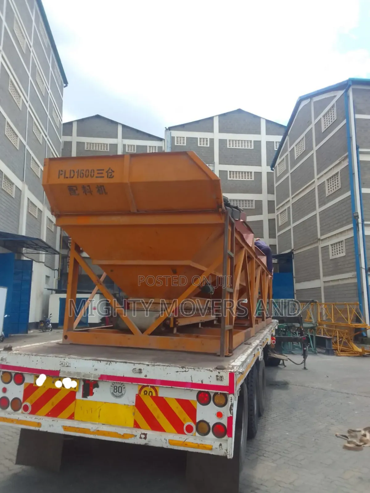 Transit Trailers With Uplifting Cranes Are Available