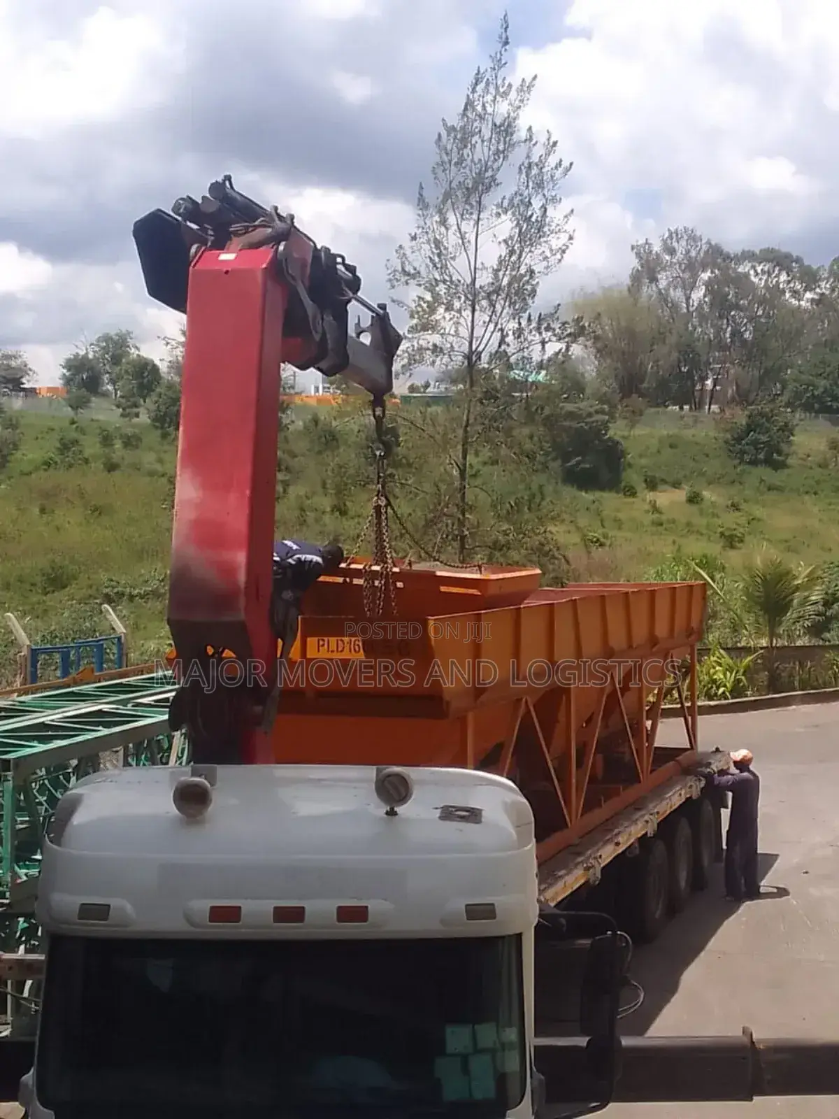 Transit Trailers With Cranes Are Available for Errands and Logistics