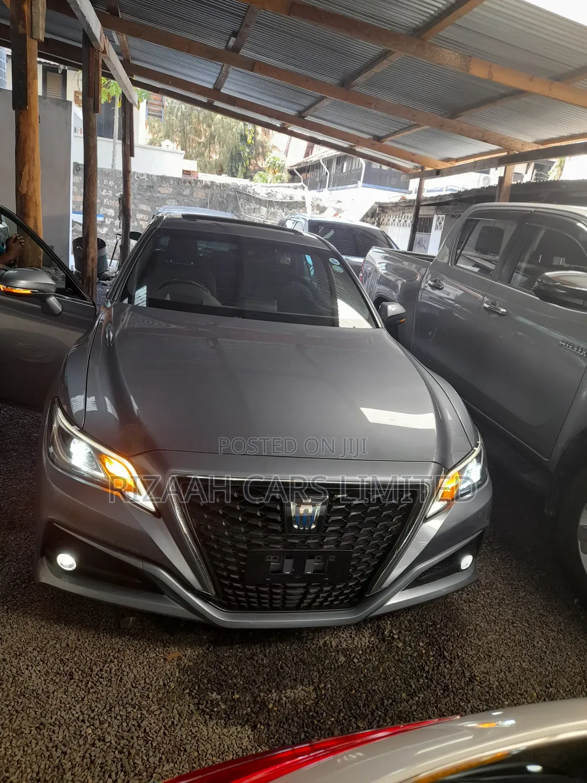 Toyota Crown 2018 Silver
