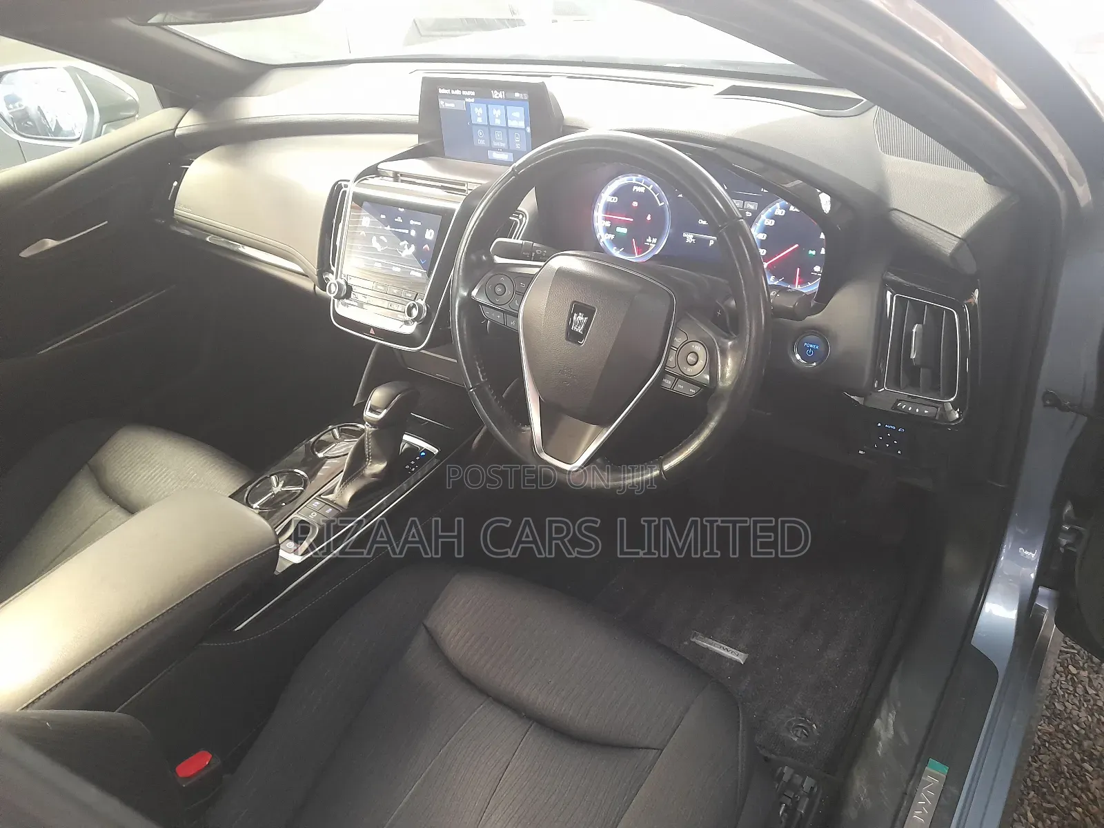 Toyota Crown 2018 Silver