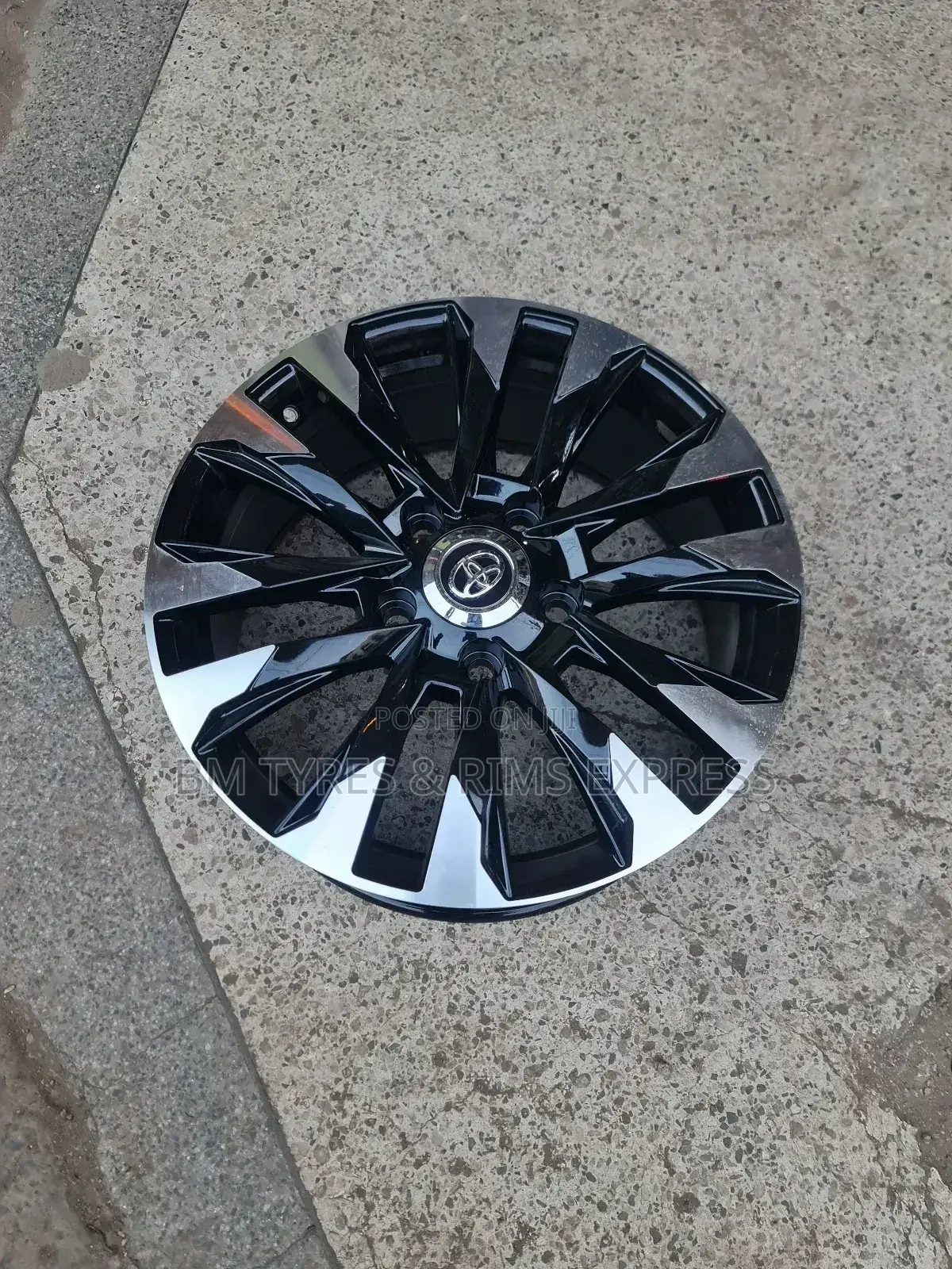 Rims Size 20 (Toyota Landcruza) V8. 5 Holes.