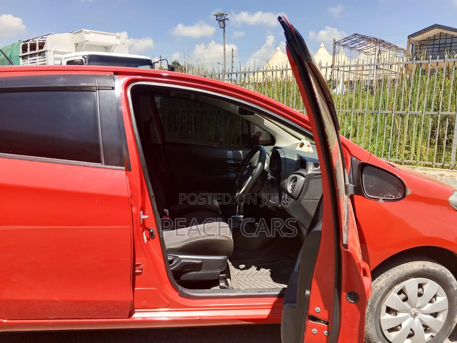 Toyota Vitz 1.0 FWD 5dr 2014 Red