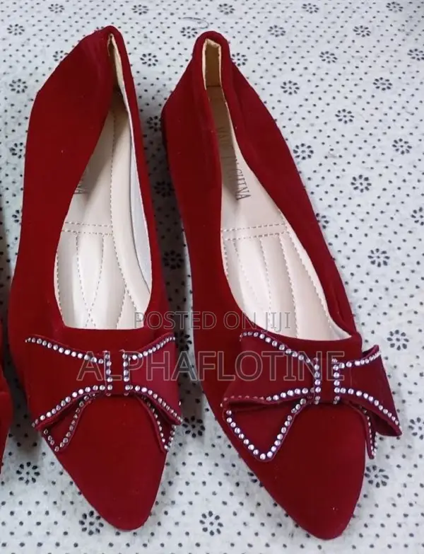 Classic Womens Shoes With Pearl Shoe Clips,