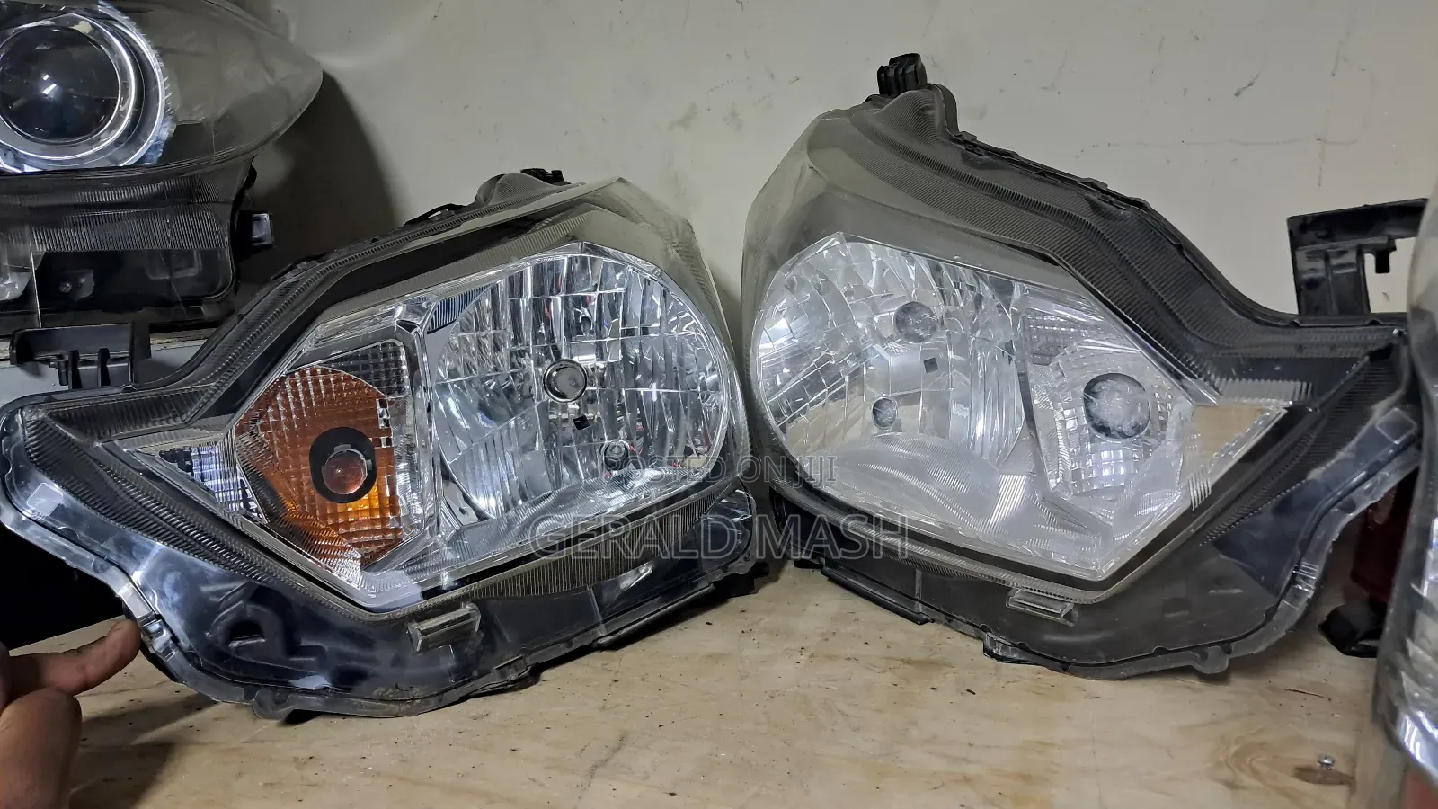 Dihasto Miraa Headlight Zenon