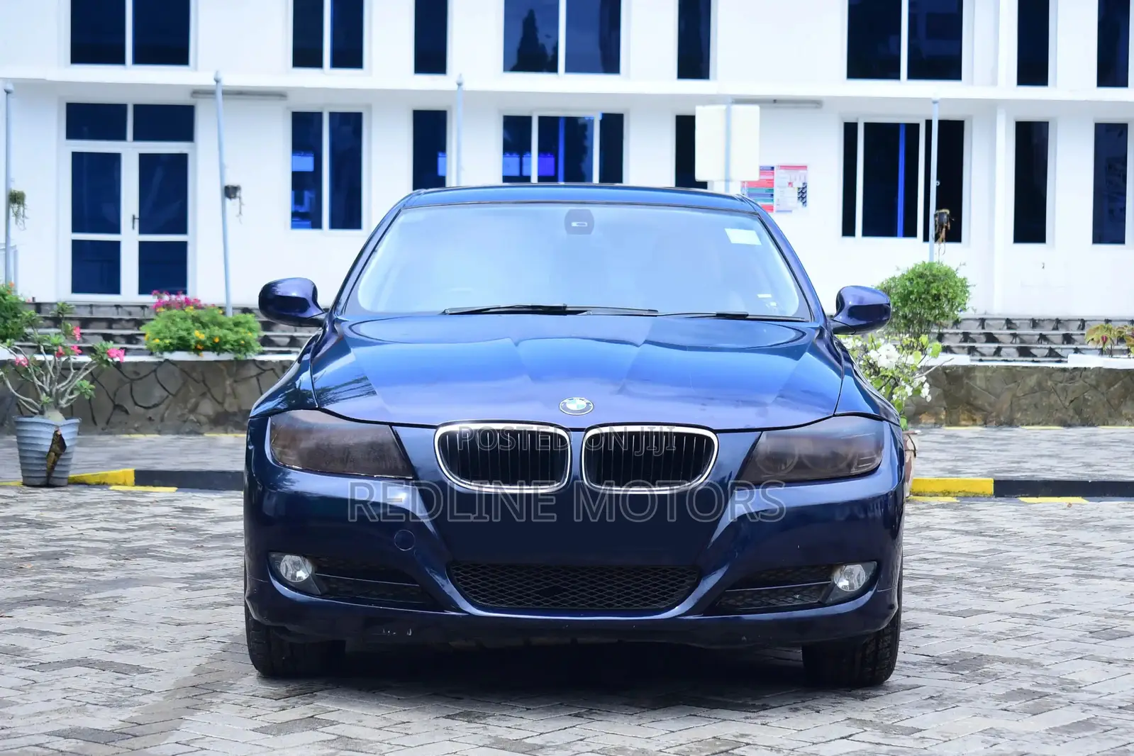 BMW 320i Sedan RWD 2010 Blue
