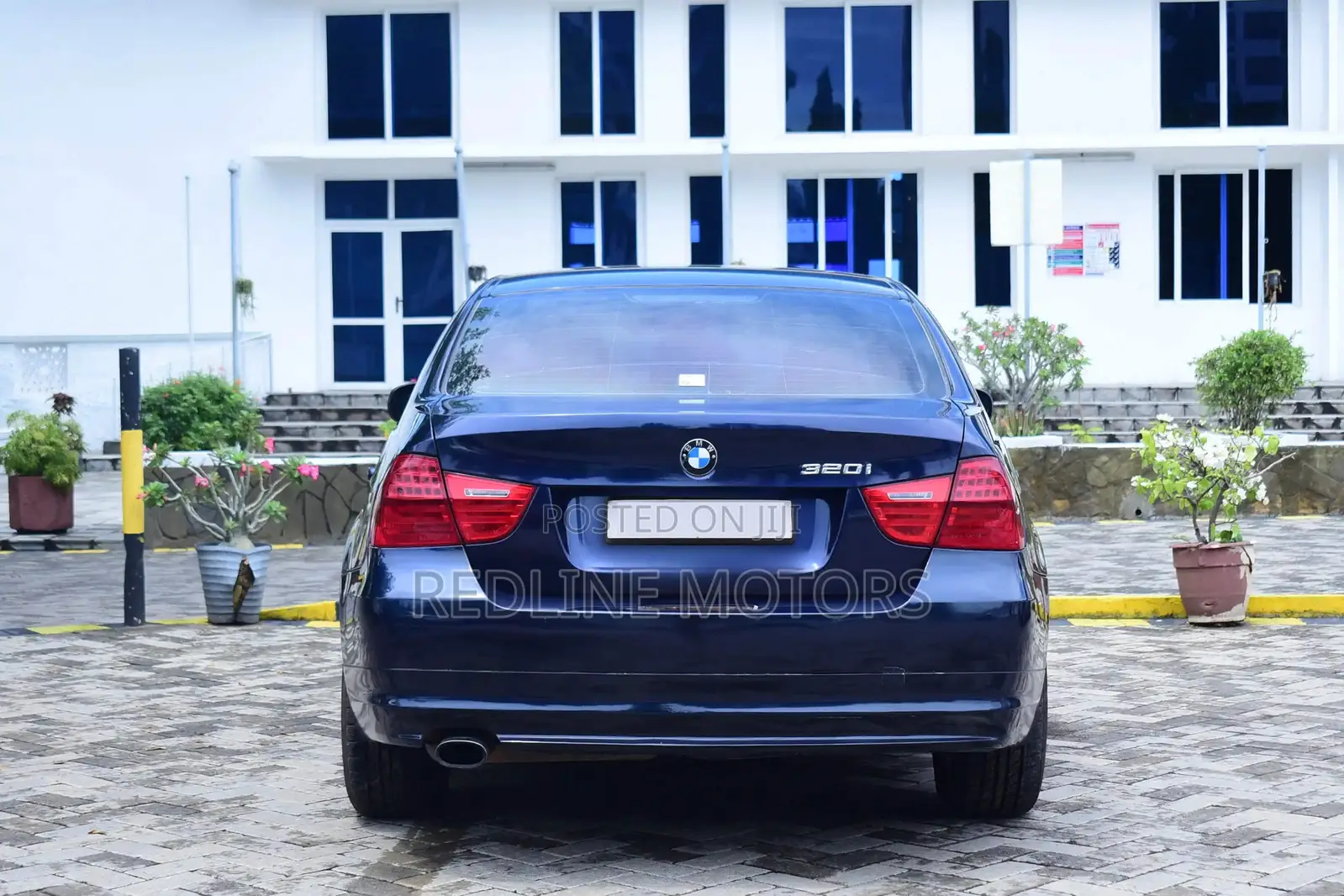 BMW 320i Sedan RWD 2010 Blue