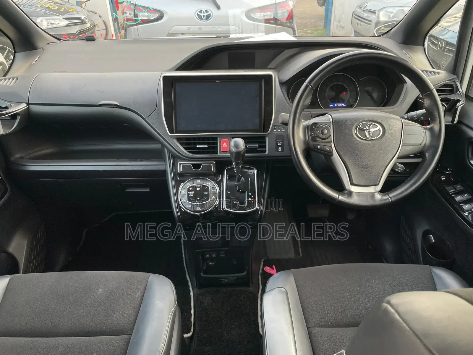 Toyota Noah 2018 White