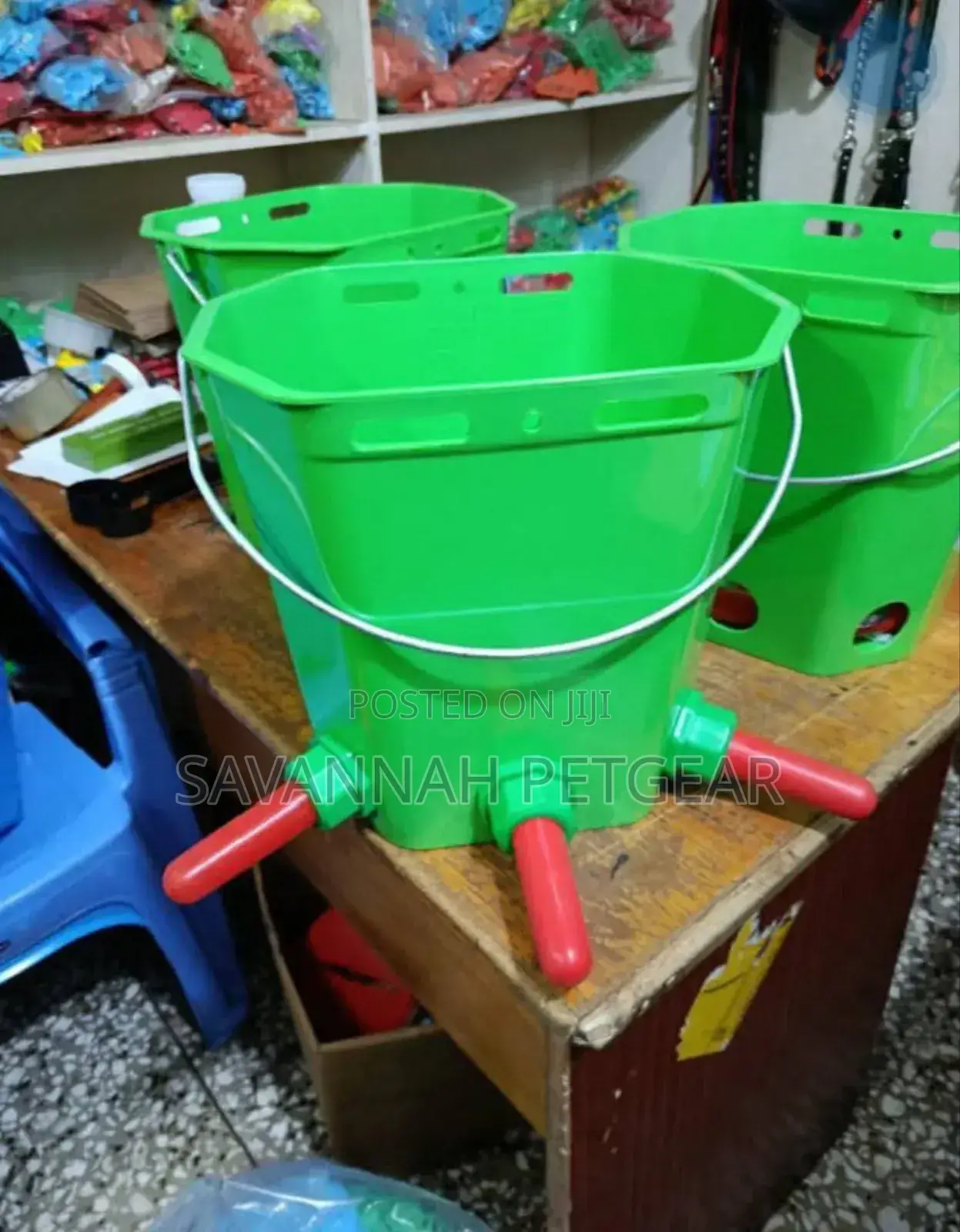 Calf Feeding Plastic Bucket for Feeding Milk/Milk Replacer to Calves
