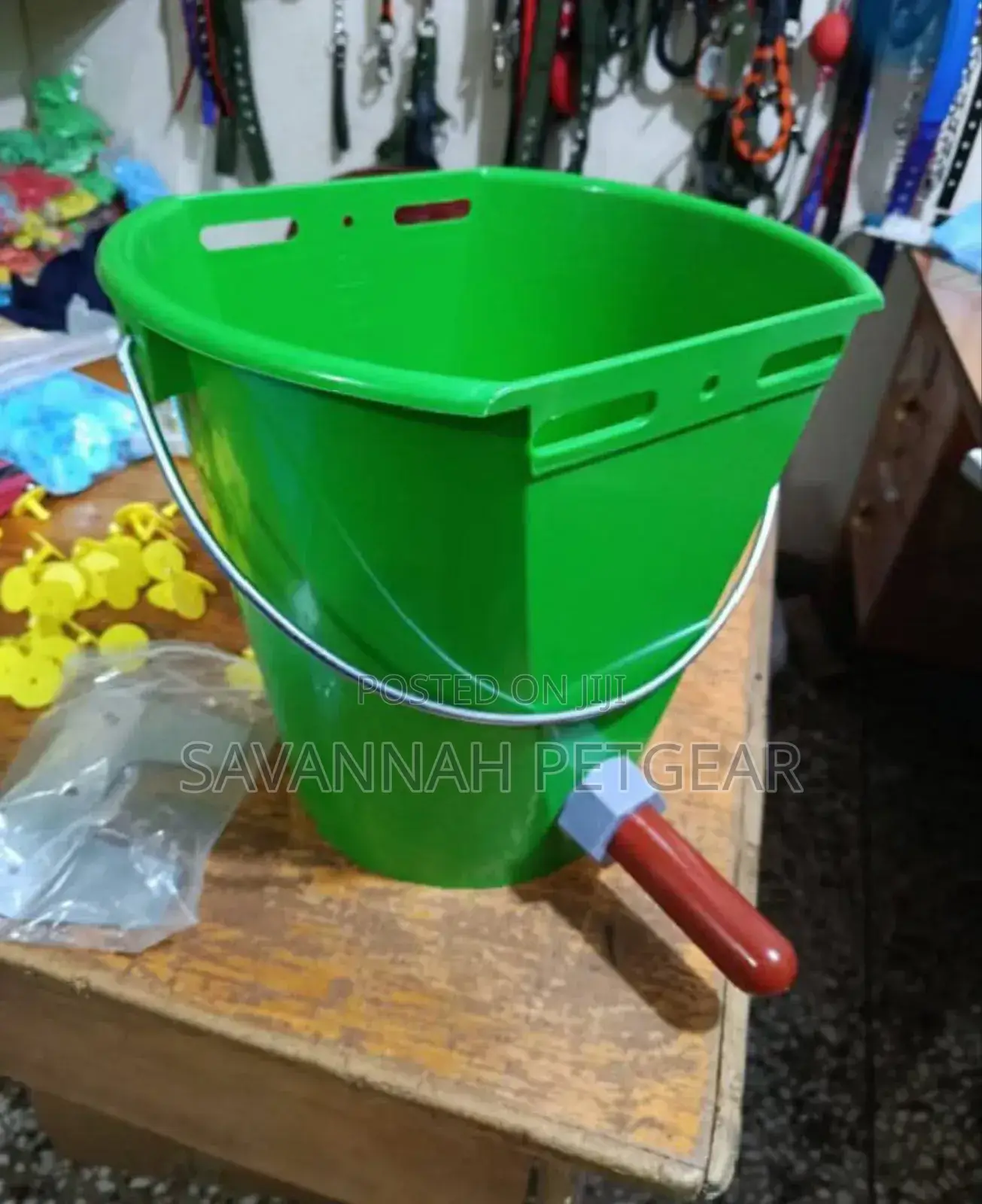 Calf Feeding Plastic Bucket for Feeding Milk/Milk Replacer to Calves