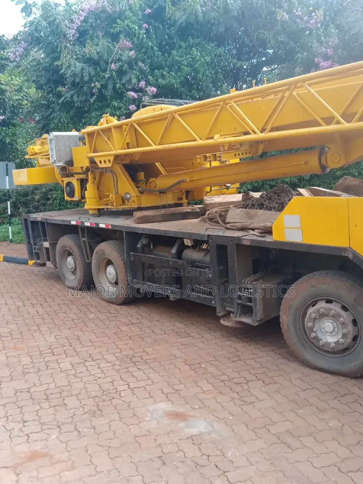 Crane for Lifting and Errands Are Accessible