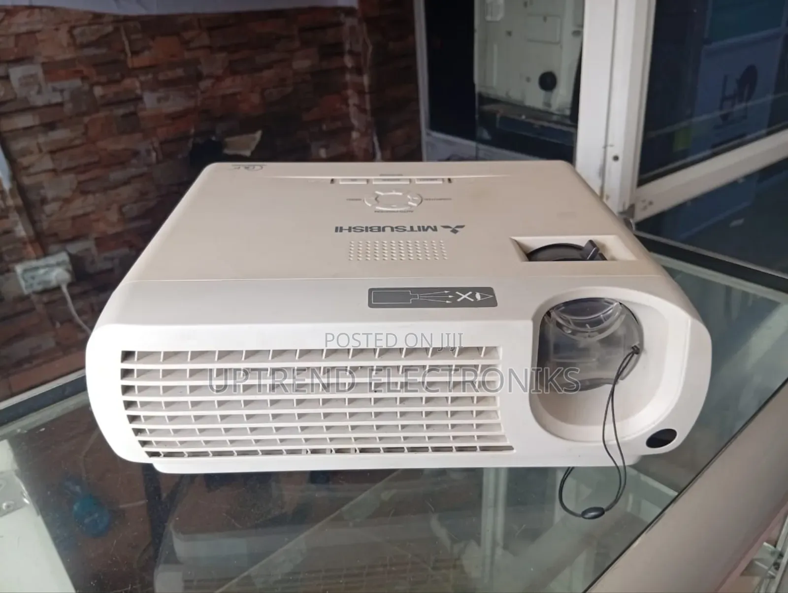 Mitsubishi Xd205r – The Small Projector With Big Confidence!