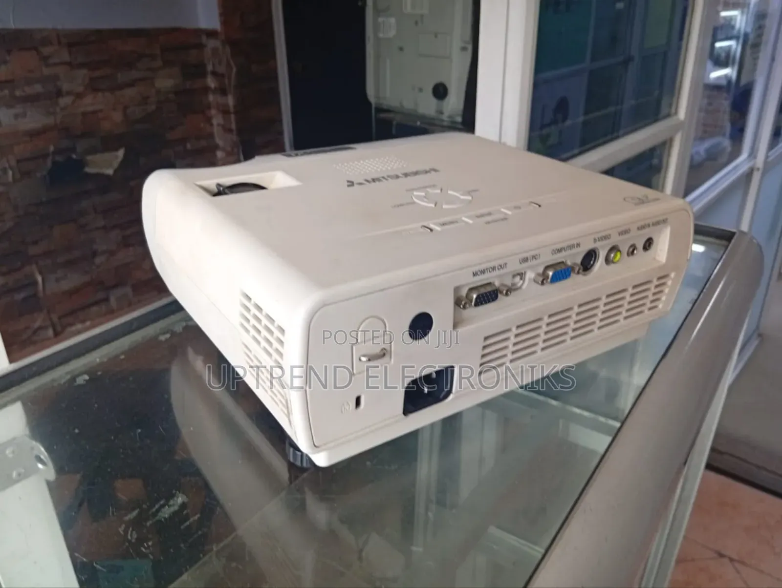 Mitsubishi Xd205r – The Small Projector With Big Confidence!