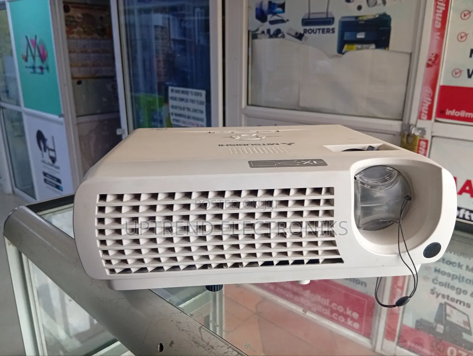 Mitsubishi Xd205r – Compact, Bright Super Reliable! 