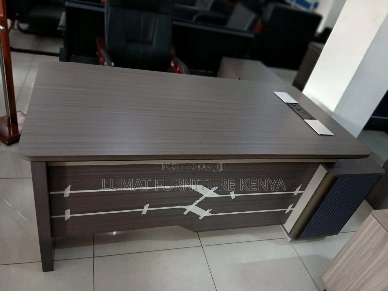 1600mm Modern Advance Desk