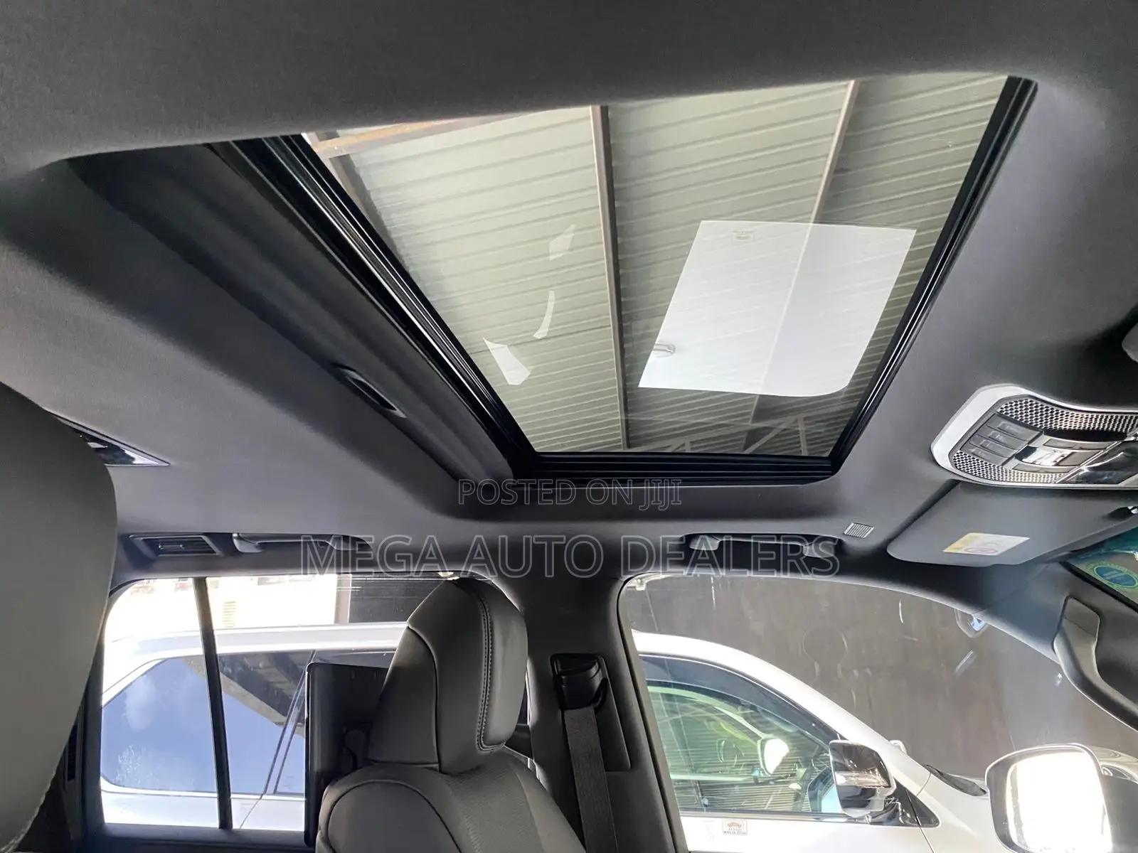 Toyota Land Cruiser LC300 2021 White