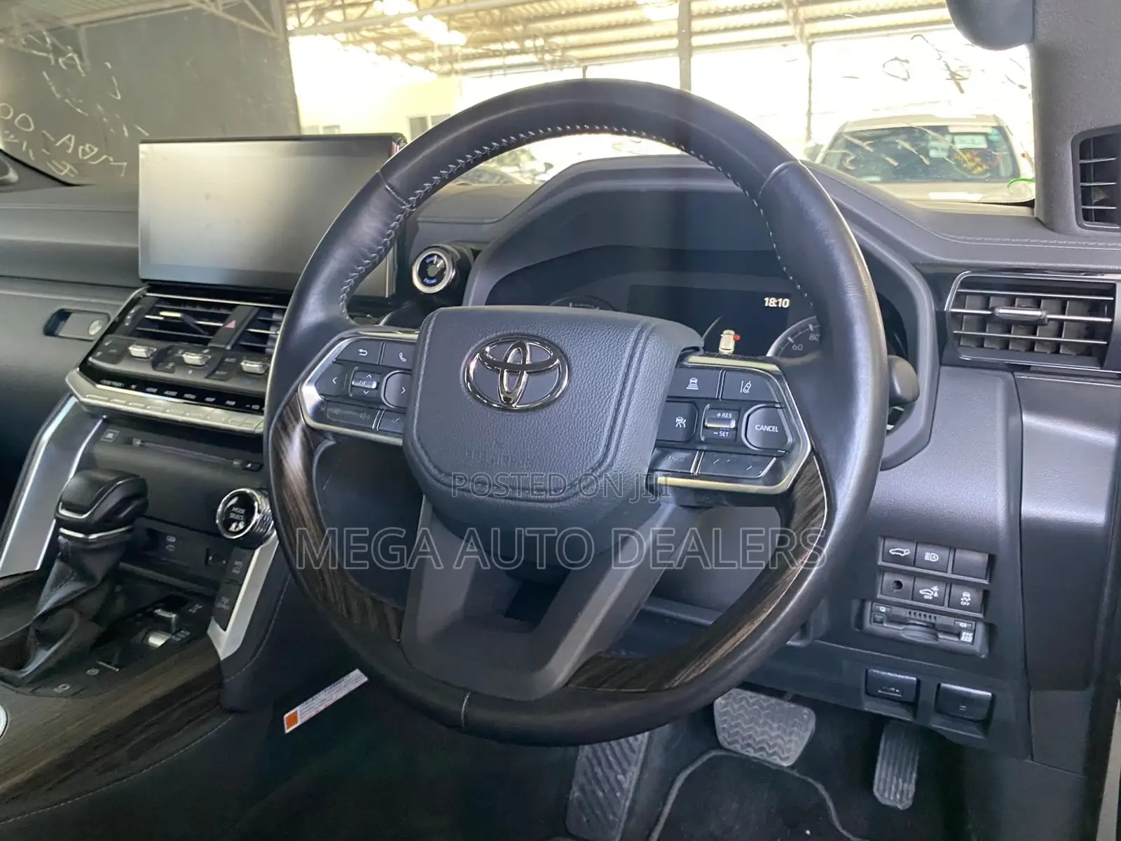 Toyota Land Cruiser LC300 2021 White