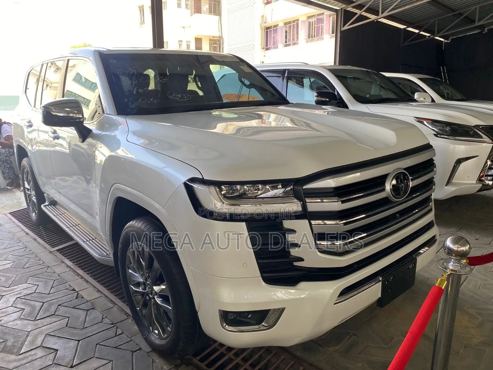 Toyota Land Cruiser LC300 2021 White