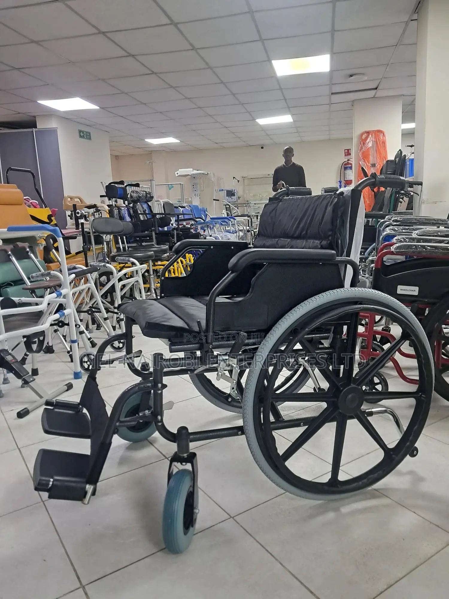 Heavy Duty Manual Wheelchair (Sw24-56)