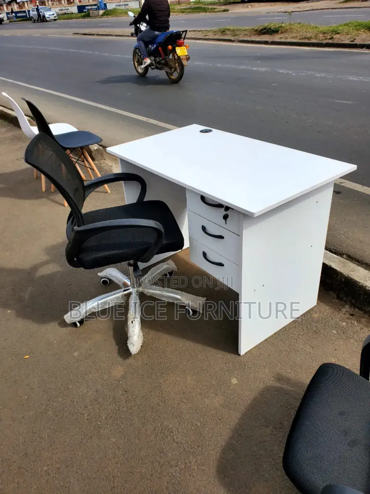 1m White Office Desk/Mesh Chair