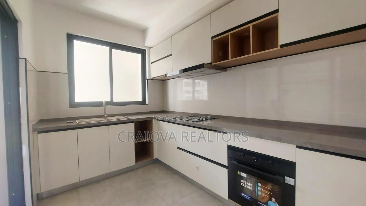 3bdrm Apartment in Hotel 67 Area for sale
