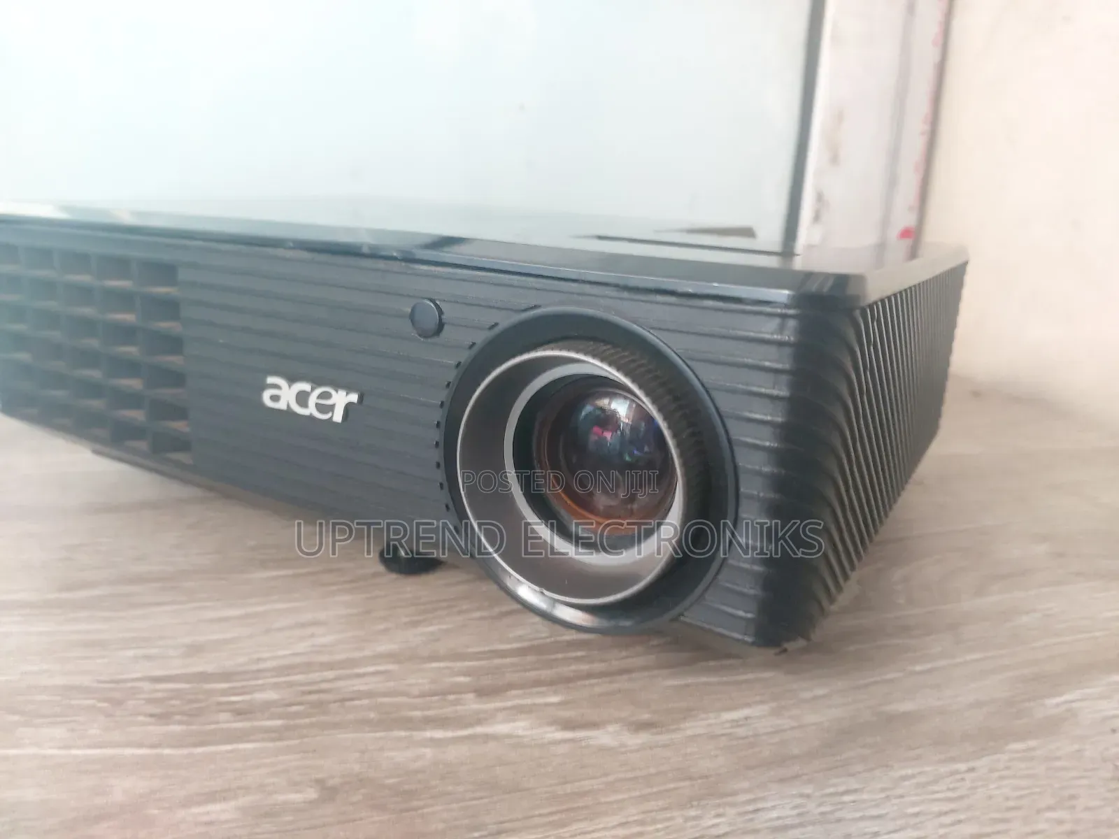 Acer X110p Projector – Bright, Reliable Perfect for Any Space