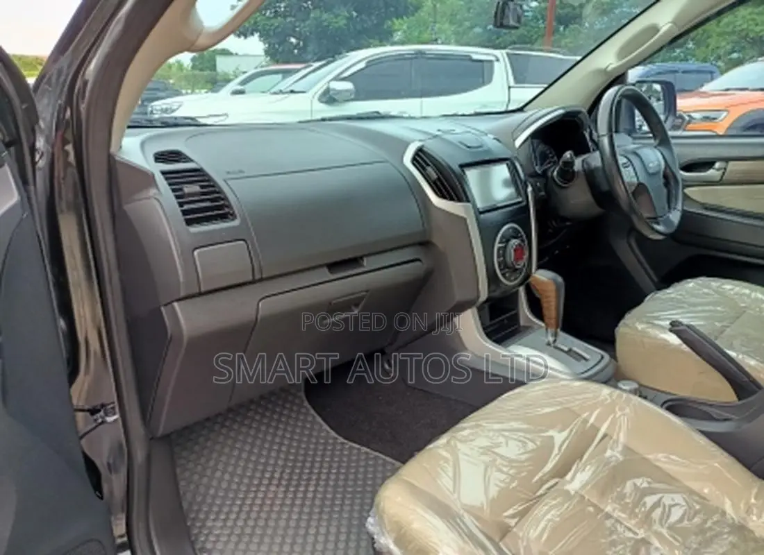 Isuzu MU-X 3.0 Ddi VGS 2015 Black