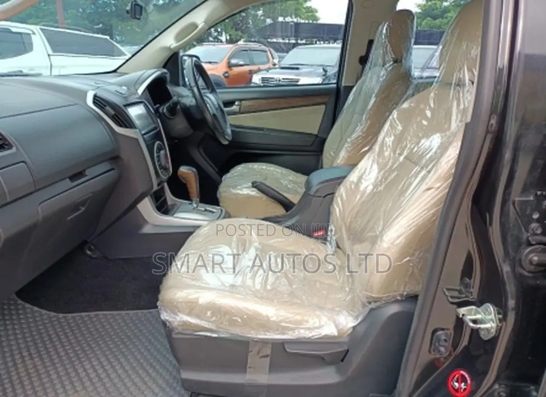 Isuzu MU-X 3.0 Ddi VGS 2015 Black