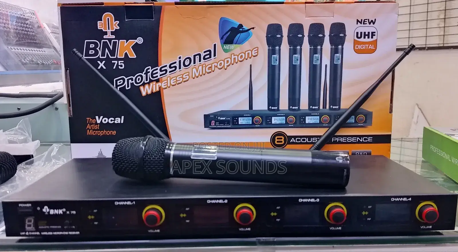 BNK × 75 4 in 1 Wireless Microphone