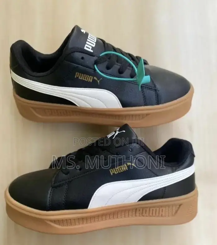 Puma Smash Platform V3 Sneakers in White / Black Size 40-45