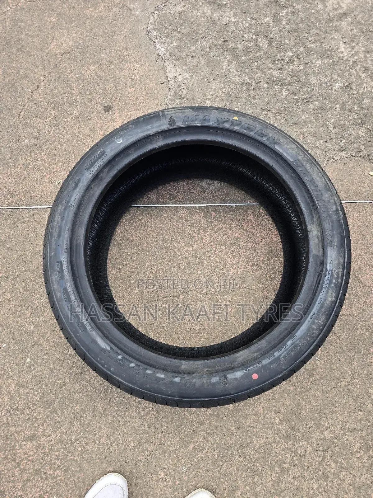 245/45r19 Maxtrek Tyre