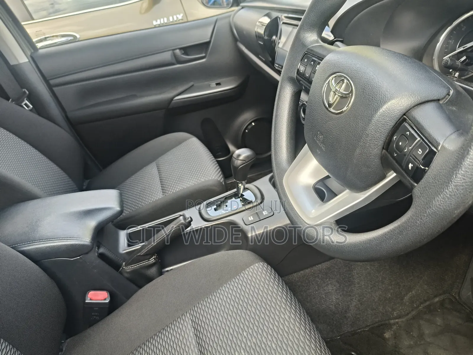 Toyota Hilux 2020 Gold