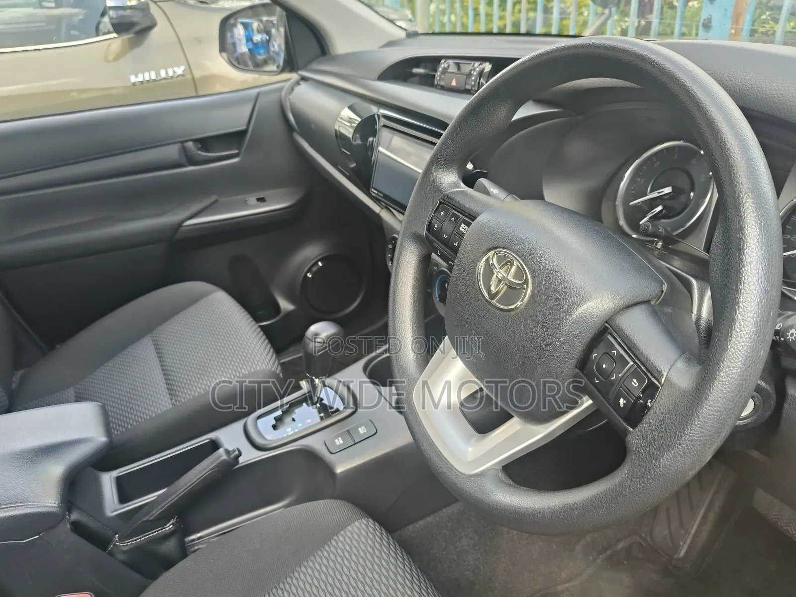 Toyota Hilux 2020 Gold