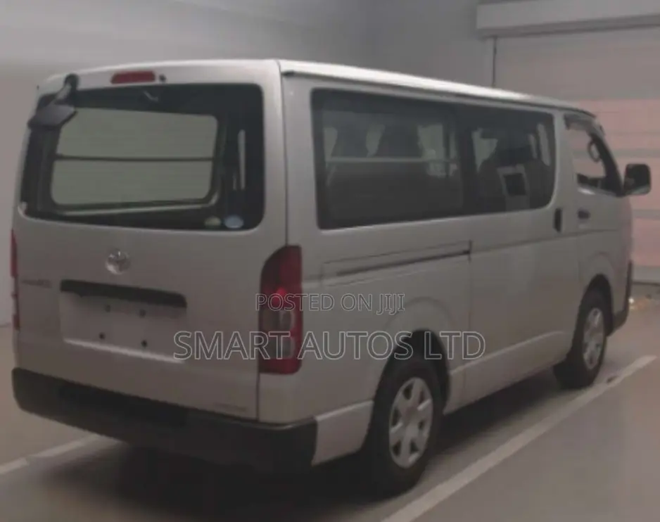 Toyota HiAce 2018 Silver
