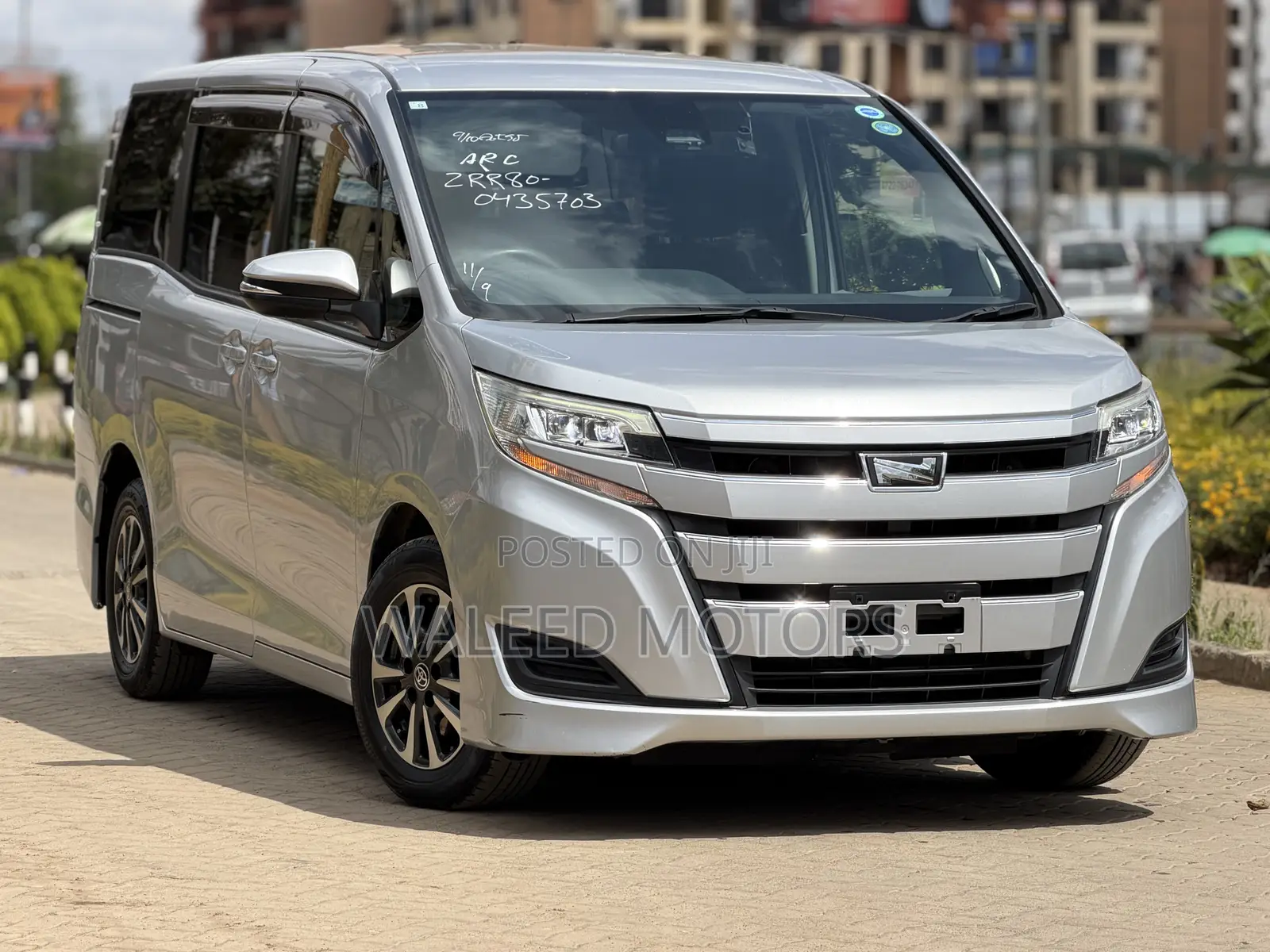 Toyota Noah 2018 Silver