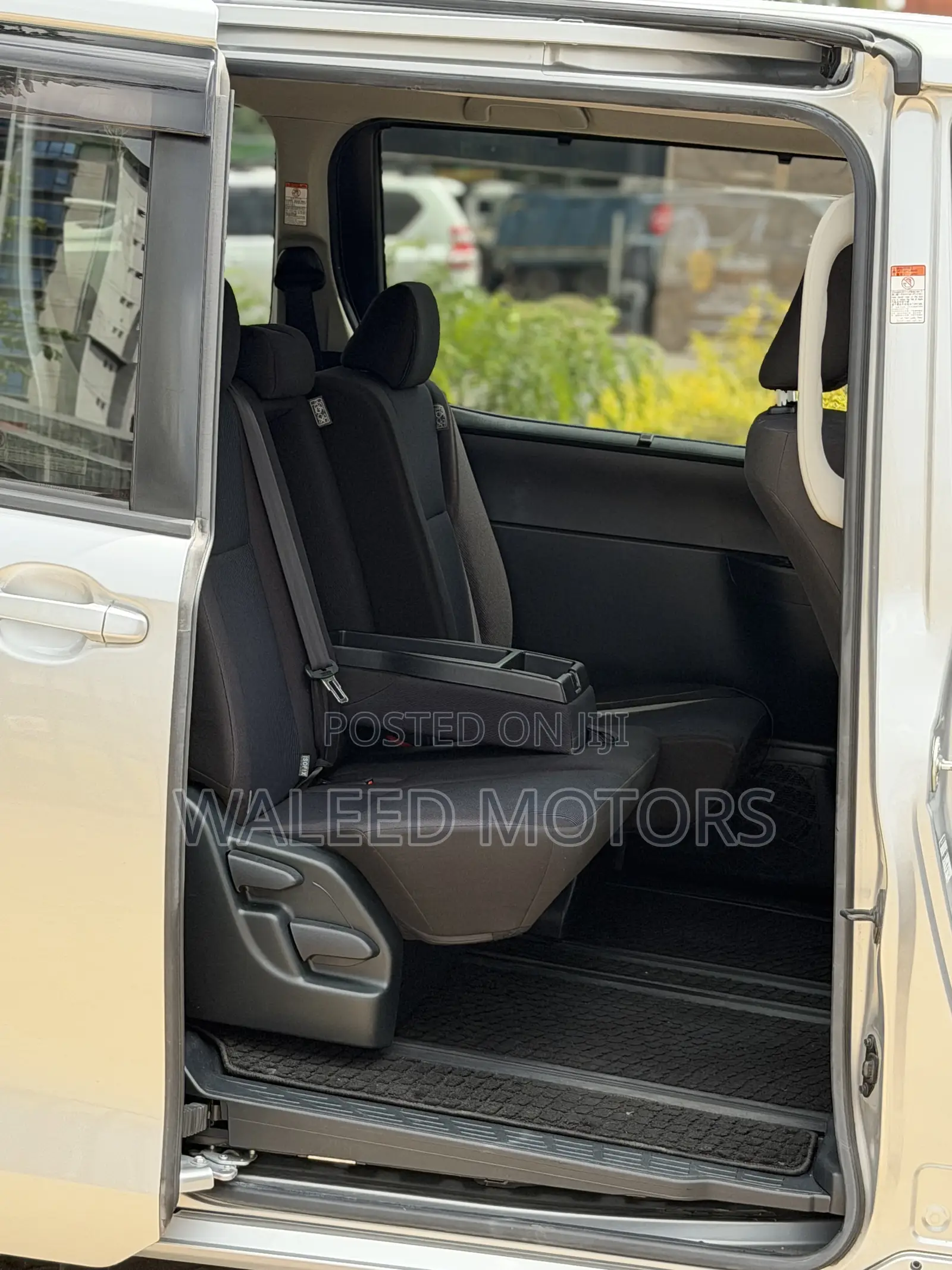 Toyota Noah 2018 Silver