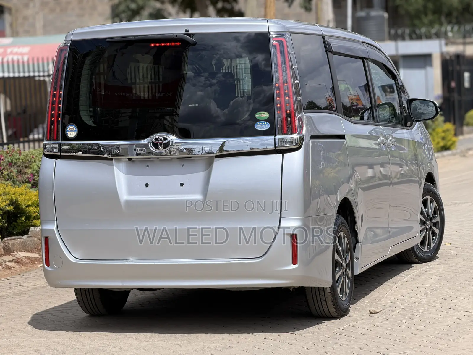 Toyota Noah 2018 Silver