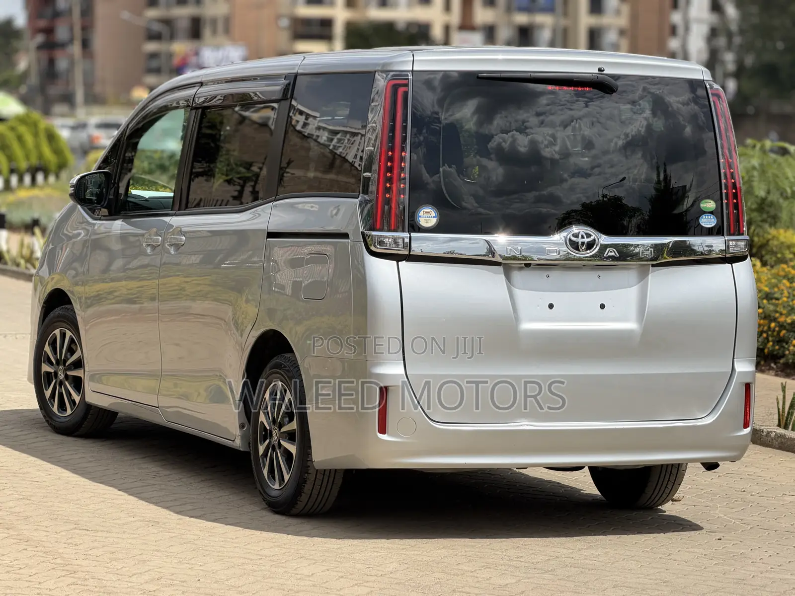 Toyota Noah 2018 Silver