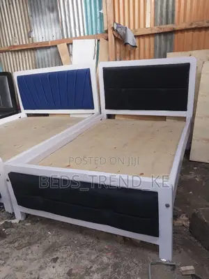 Luxurious 5 by 6 Ft Mocket Bed