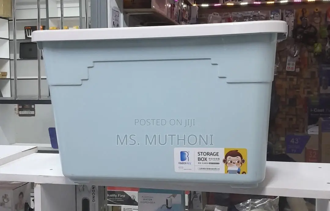 Plastic Storage Box With a White Lid, Featuring Wheels for Portability