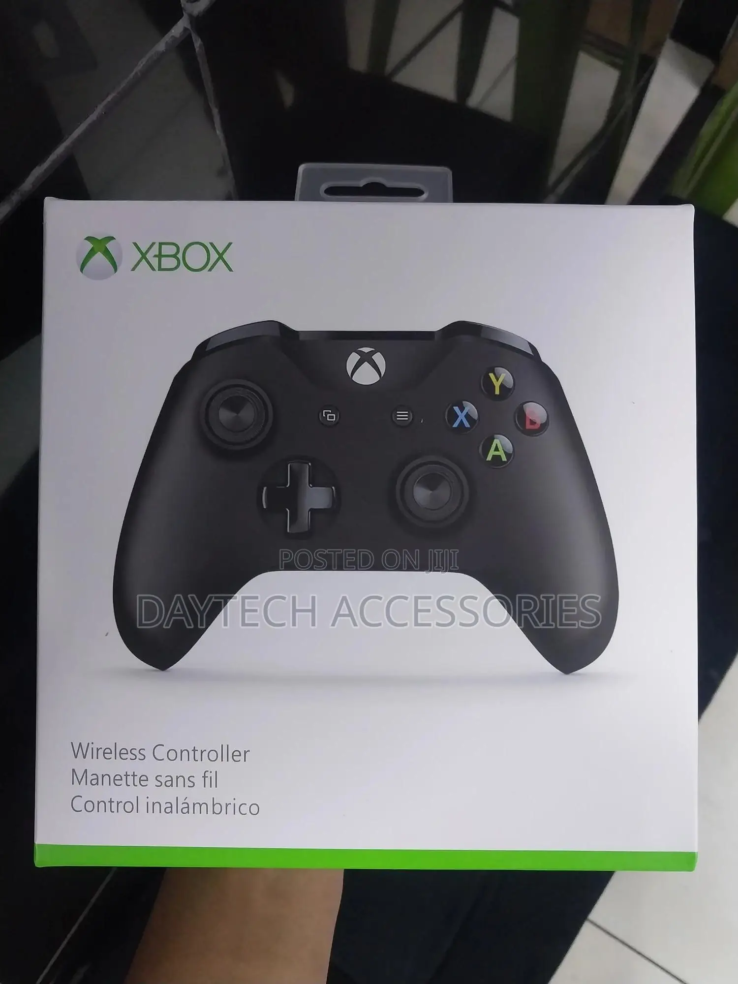 Microsoft Xbox Wireless Controller for Xbox One X | S – Carbon Black