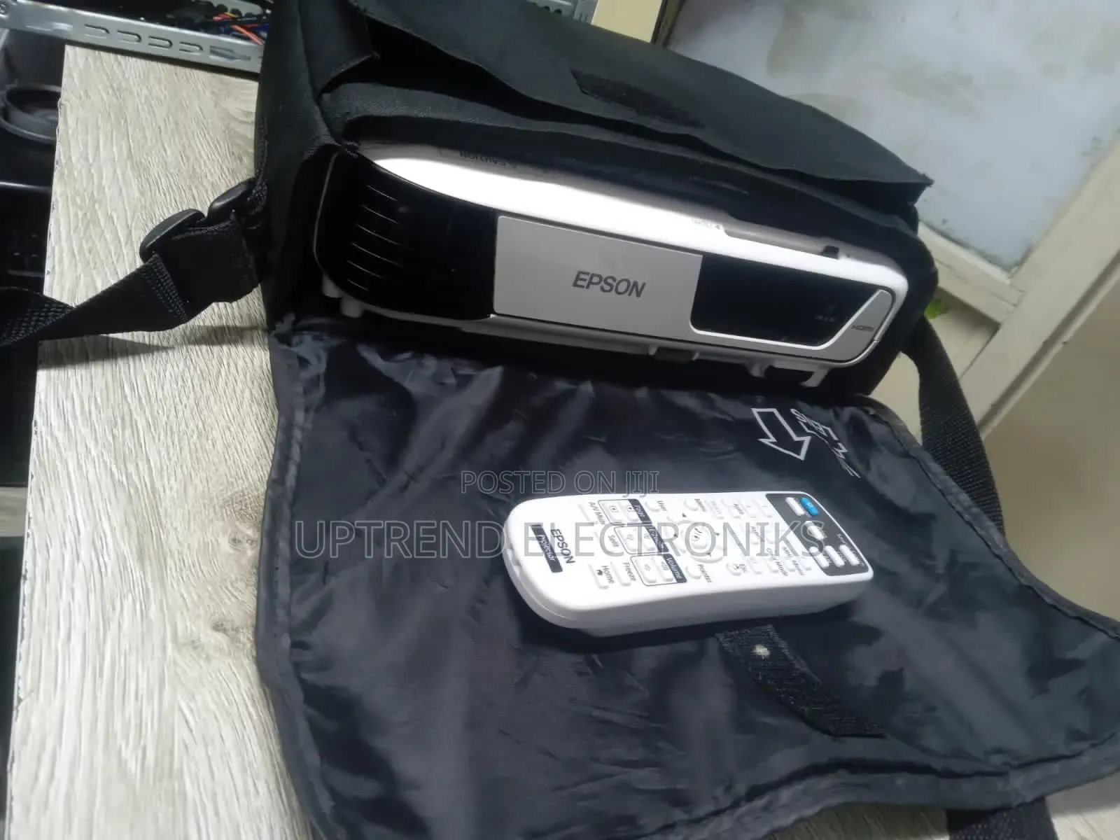 Sleek Design Projector Carrier for Office and School