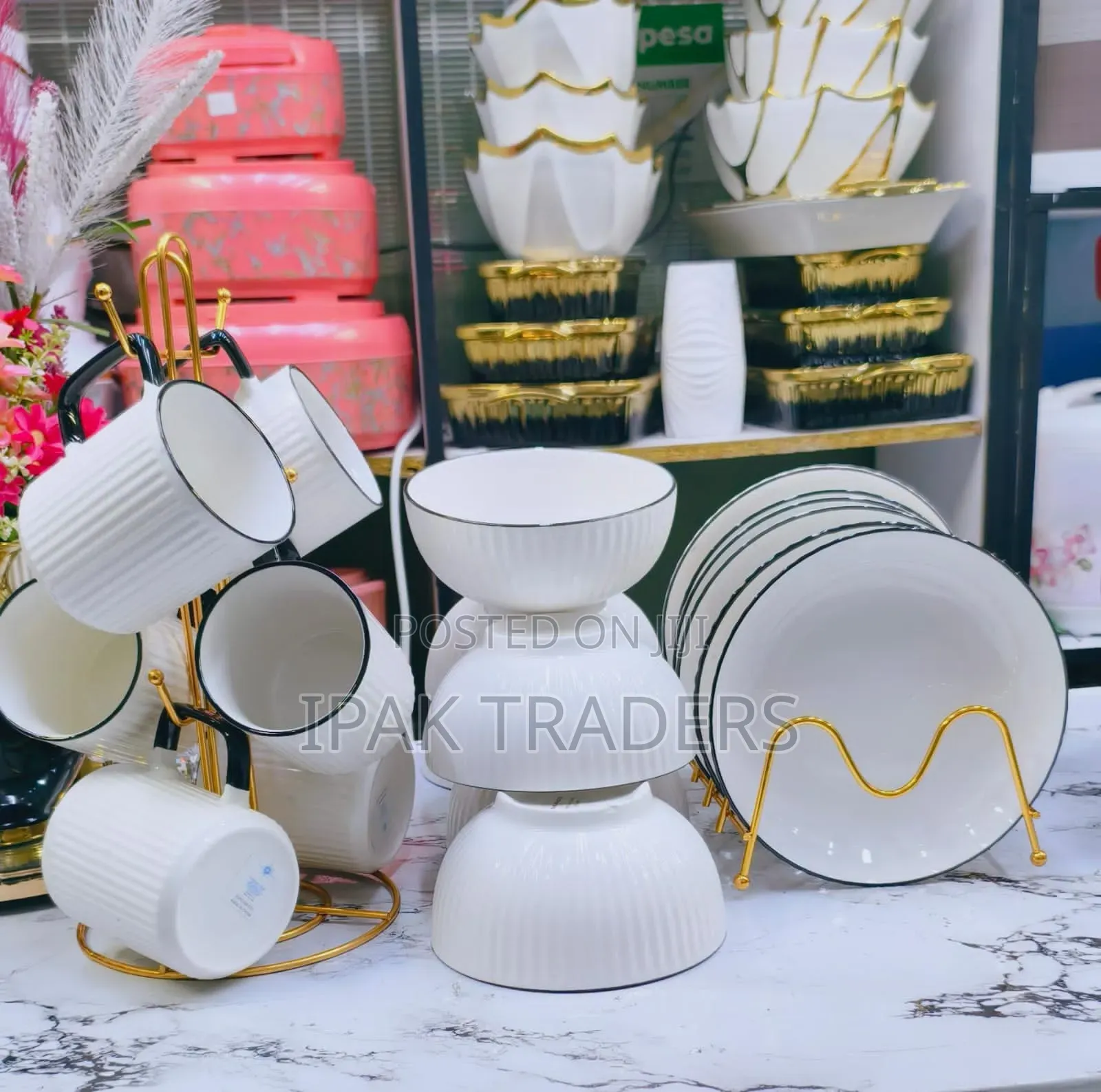 *18pcs Japanese Dinner Set 6 Side Plates 
6 Bowls 
6 Mugs