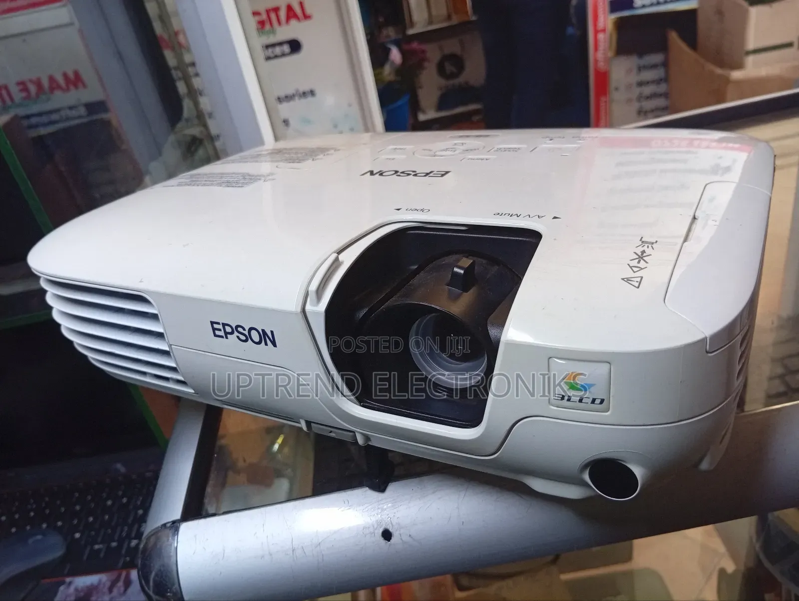Epson Eb-S7 – Your Ultimate Presentation Partner 