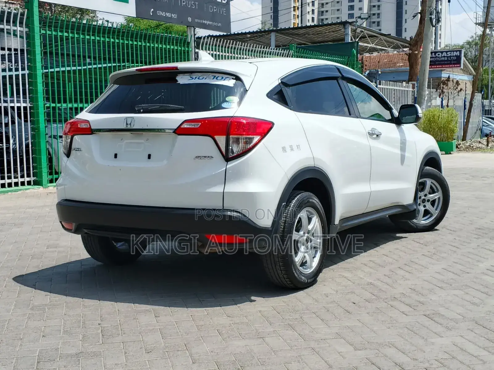 Honda Vezel 1.5 Hybrid 4WD 2017 White