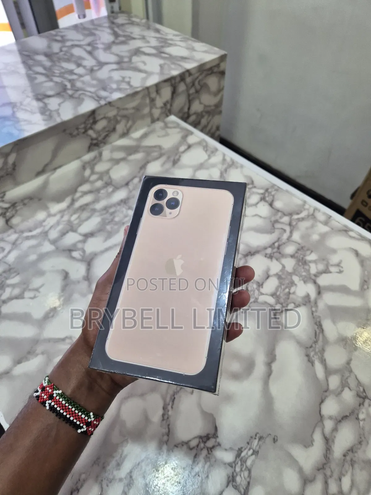 New Apple iPhone 11 Pro Max 256 GB Gold
